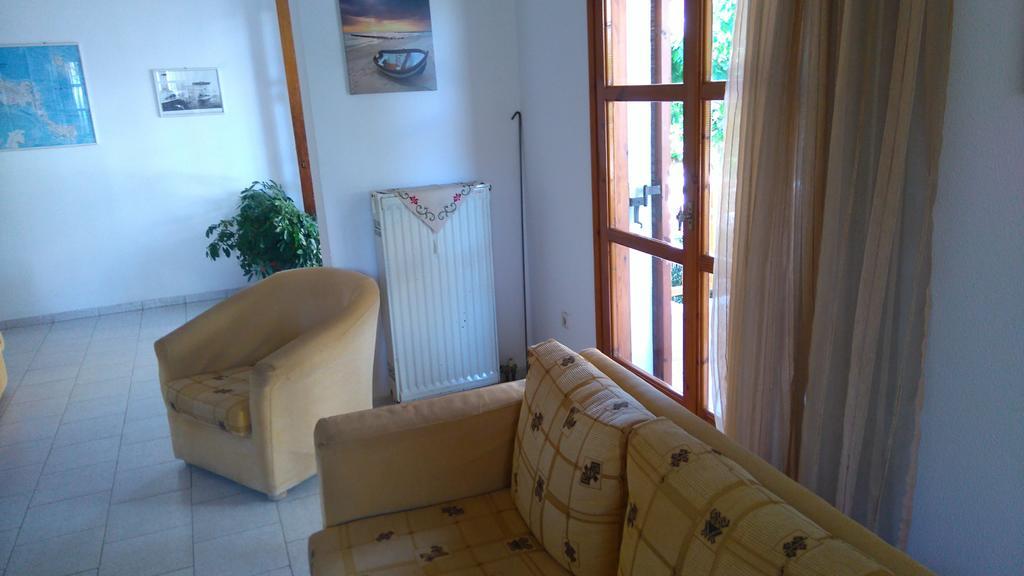 Hotel Aidipsos Лутра Едипсу Екстериор снимка