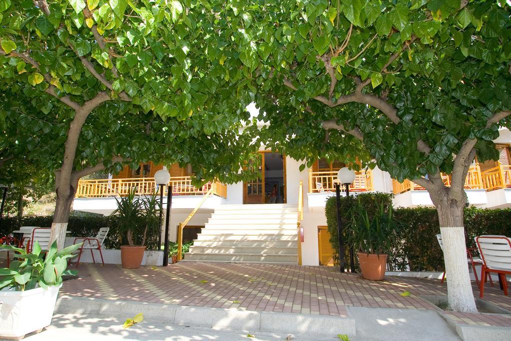 Hotel Aidipsos Лутра Едипсу Екстериор снимка